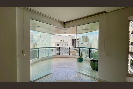 Apartamento para alugar com 230m², 2 quartos e 3 vagas Apartamento para alugar com 230m², 2 quartos e 3 vagasVaranda gourmet