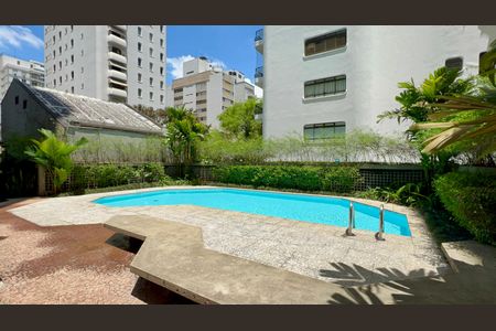 Apartamento para alugar com 230m², 2 quartos e 3 vagas Apartamento para alugar com 230m², 2 quartos e 3 vagasPiscina