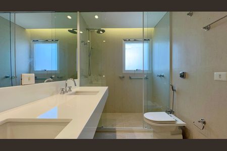 Apartamento para alugar com 230m², 2 quartos e 3 vagas Apartamento para alugar com 230m², 2 quartos e 3 vagasBanheiro 2 da Suite