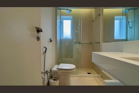 Apartamento para alugar com 230m², 2 quartos e 3 vagas Apartamento para alugar com 230m², 2 quartos e 3 vagasBanheiro