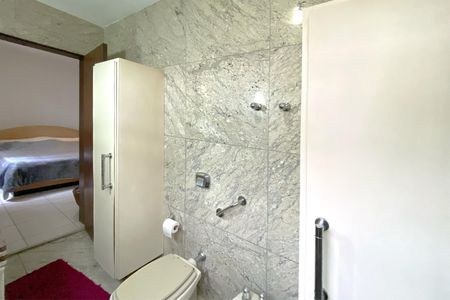 Apartamento à venda com 296m², 4 quartos e 2 vagasBanheiro da Suíte 1