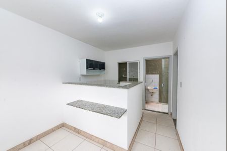 Cozinha de apartamento para alugar com 1 quarto, 24m² em Caiçaras, Belo Horizonte