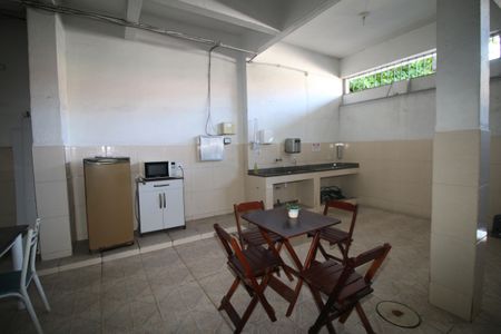 Apartamento para alugar com 60m², 2 quartos e sem vagaÁrea comum - Salão de festas