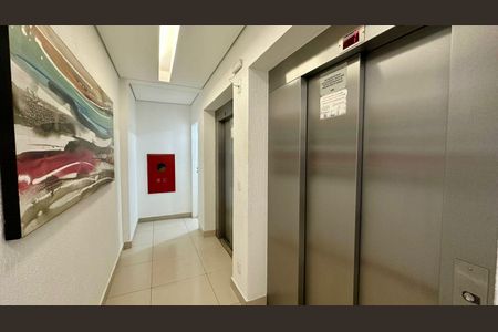 Apartamento para alugar com 70m², 2 quartos e 2 vagasHall de elevadores