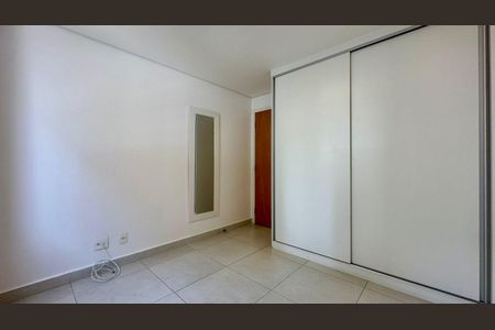Quarto de apartamento para alugar com 2 quartos, 70m² em Buritis, Belo Horizonte