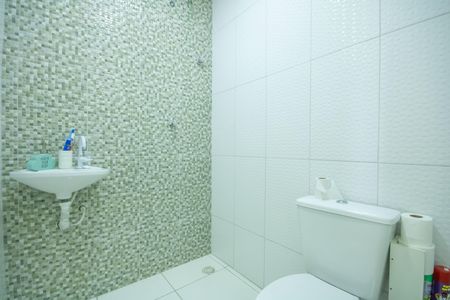 Casa à venda com 140m², 3 quartos e 4 vagasBanheiro da Suíte 2