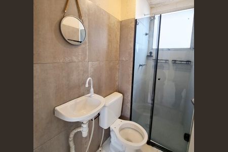 Banheiro de apartamento para alugar com 2 quartos, 40m² em São Pedro, Osasco
