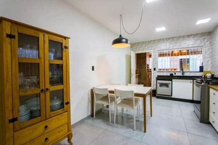 Casa à venda com 3 quartos, 200m² em Vila Alzira, Santo André