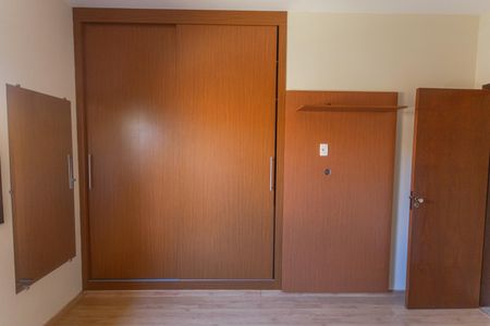 Casa à venda com 109m², 2 quartos e 2 vagasArmário do Quarto 1