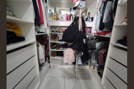 Casa à venda com 123m², 2 quartos e 3 vagas Casa à venda com 123m², 2 quartos e 3 vagasCloset do Quarto 2