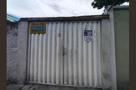 Casa à venda com 123m², 2 quartos e 3 vagas Casa à venda com 123m², 2 quartos e 3 vagasFachada