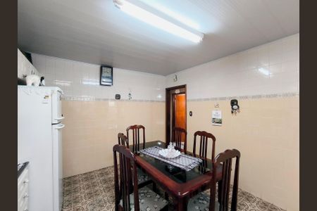 Casa à venda com 200m², 2 quartos e 2 vagasCozinha