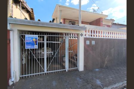 Casa à venda com 200m², 2 quartos e 2 vagasFachada