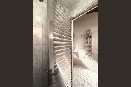 Casa à venda com 200m², 2 quartos e 2 vagasBanheiro 2