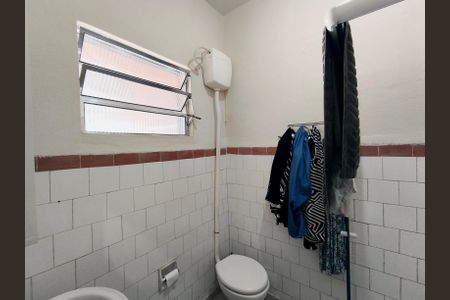 Casa à venda com 200m², 2 quartos e 2 vagasBanheiro Casa 2