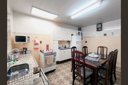 Casa à venda com 200m², 2 quartos e 2 vagasCozinha