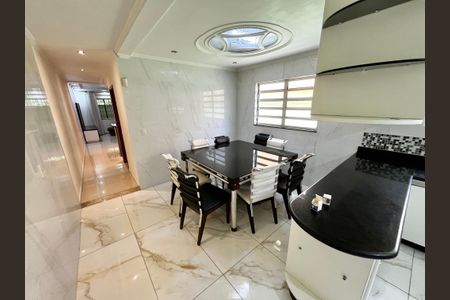 Casa para alugar com 150m², 3 quartos e 2 vagasCozinha