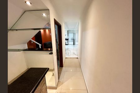 Corredor de casa para alugar com 3 quartos, 150m² em Parque Nações Unidas, São Paulo