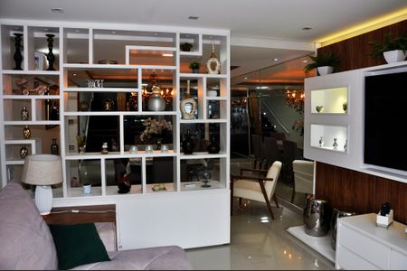 Sala de casa para alugar com 3 quartos, 241m² em Jardim Regina, São Paulo