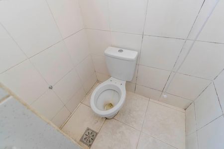 Banheiro de kitnet/studio para alugar com 1 quarto, 22m² em Brás de Pina, Rio de Janeiro