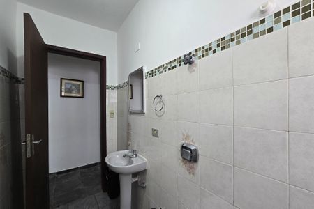 Casa à venda com 210m², 4 quartos e 1 vagaBanheiro - Edícula