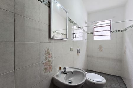 Casa à venda com 210m², 4 quartos e 1 vagaBanheiro - Edícula