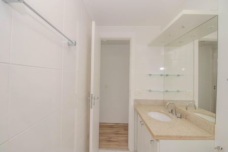 Apartamento para alugar com 125m², 3 quartos e 4 vagas Apartamento para alugar com 125m², 3 quartos e 4 vagasBanheiro Social