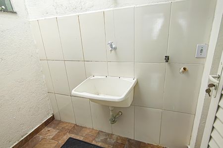 Casa à venda com 70m², 2 quartos e 1 vagaarea de serviço