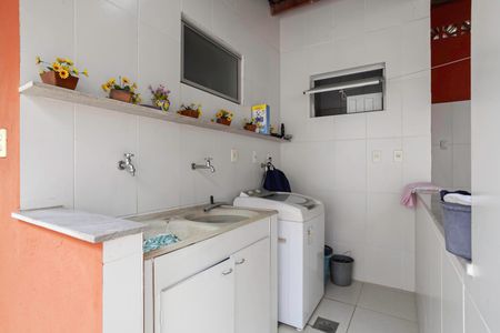 Casa à venda com 210m², 3 quartos e 2 vagas Casa à venda com 210m², 3 quartos e 2 vagasÁrea de serviço