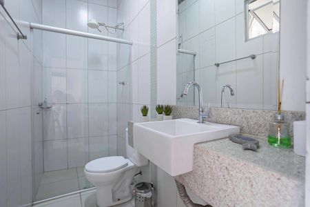 Casa à venda com 210m², 3 quartos e 2 vagas Casa à venda com 210m², 3 quartos e 2 vagasBanheiro