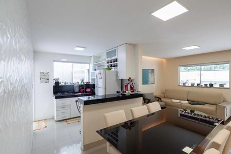 Casa à venda com 210m², 3 quartos e 2 vagas Casa à venda com 210m², 3 quartos e 2 vagasSala 1