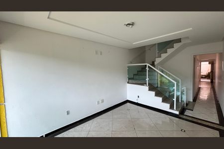 Sala de casa para alugar com 3 quartos, 133m² em Vila Pires, Santo André