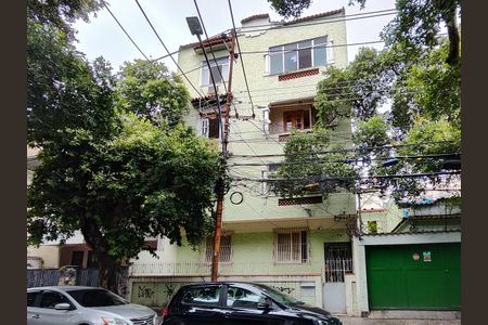 Apartamento à venda com 76m², 2 quartos e sem vagaFachada e portaria