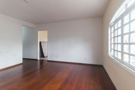 Casa para alugar com 250m², 3 quartos e 3 vagas Casa para alugar com 250m², 3 quartos e 3 vagasSala