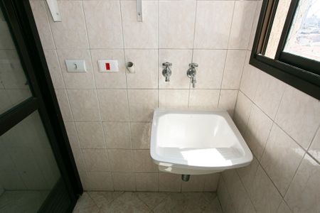 Apartamento para alugar com 74m², 3 quartos e 1 vagaÁrea de Serviço