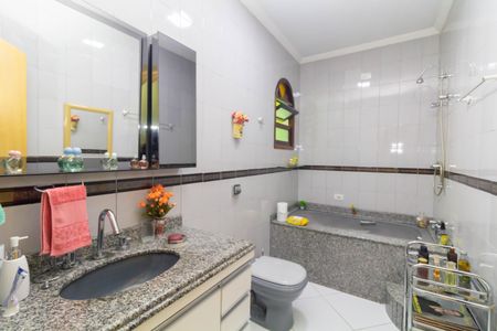 Casa à venda com 191m², 4 quartos e 2 vagasBanheiro 2
