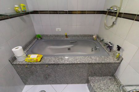 Casa à venda com 191m², 4 quartos e 2 vagasBanheiro 2