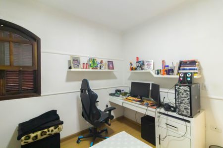 Casa à venda com 191m², 4 quartos e 2 vagasQuarto 2