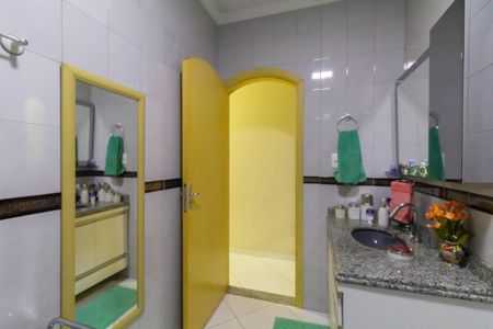 Casa à venda com 191m², 4 quartos e 2 vagasBanheiro 2