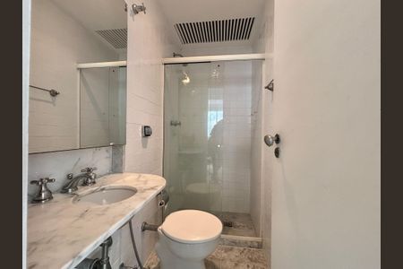 Apartamento à venda com 78m², 2 quartos e 2 vagasBanheiro social 