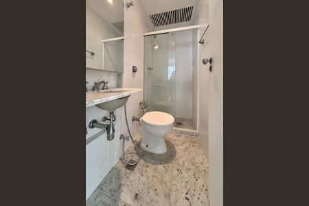 Apartamento à venda com 78m², 2 quartos e 2 vagasBanheiro social