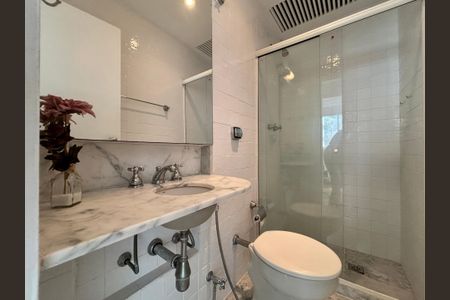 Apartamento à venda com 78m², 2 quartos e 2 vagasBanheiro social