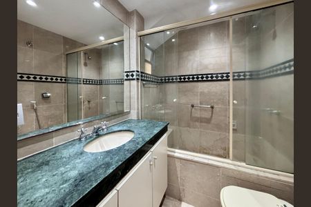 Apartamento à venda com 78m², 2 quartos e 2 vagasSuite - banheiro