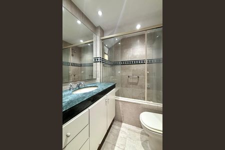 Apartamento à venda com 78m², 2 quartos e 2 vagasSuite - banheiro