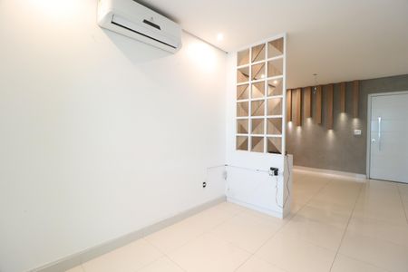 Sala de apartamento para alugar com 2 quartos, 74m² em Santa Mônica, Uberlândia
