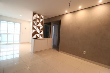 Sala de apartamento para alugar com 2 quartos, 74m² em Santa Mônica, Uberlândia