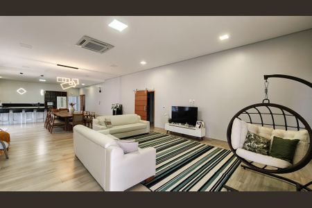 Sala de casa à venda com 3 quartos, 600m² em Medeiros, Jundiaí