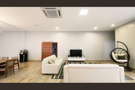 Sala de casa à venda com 3 quartos, 600m² em Medeiros, Jundiaí