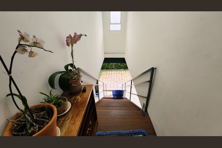 Casa para alugar com 600m², 3 quartos e 5 vagasEscada