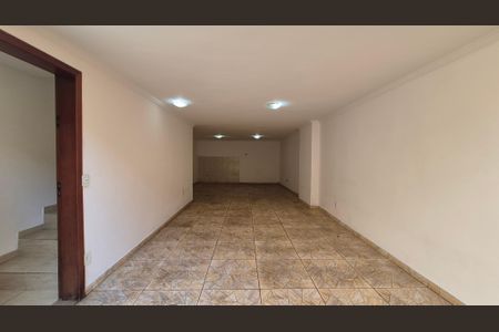 Casa à venda com 149m², 2 quartos e 3 vagas Casa à venda com 149m², 2 quartos e 3 vagasGaragem